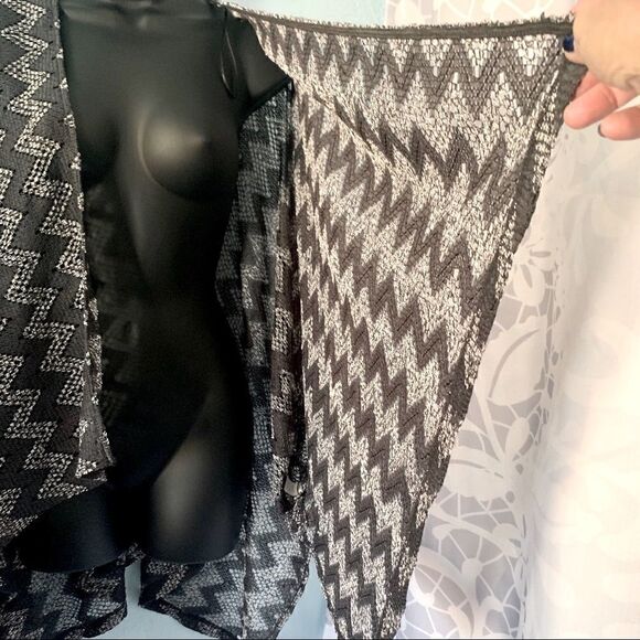 Charming Charlie Gray & White Chevron Print Kimono Size Small - Picture 4 of 11